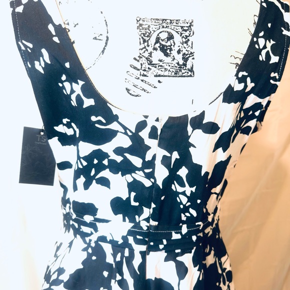 Vintage Style- Fitted and Flare -Boat Neck Monochrome Floral Midi Dress - Picture 9 of 9
